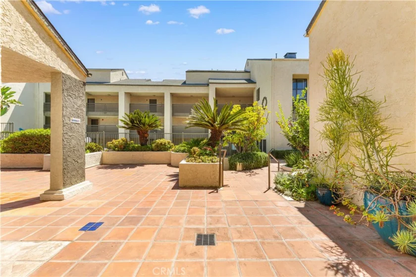 64 N Mar Vista Avenue #327 photo 32