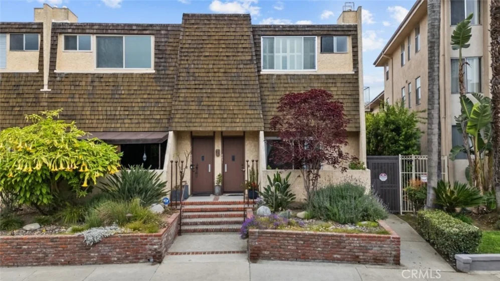 4656 Willis Avenue photo 1