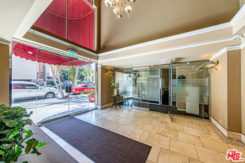 620 S Gramercy Place #301 photo 24