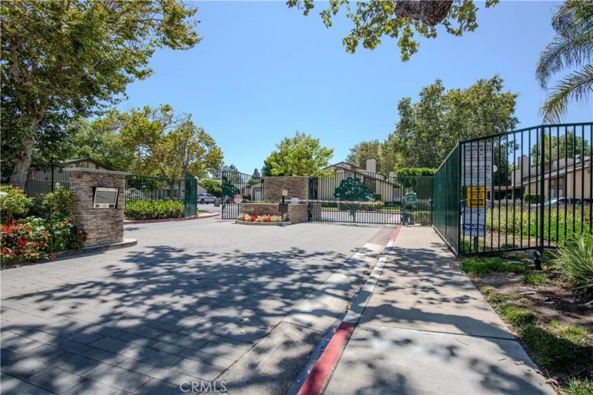 2528 N Tustin #D photo 36