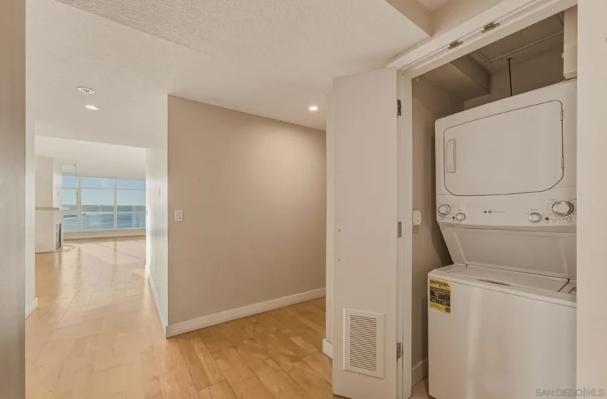 1199 Pacific Hwy #2206 photo 32