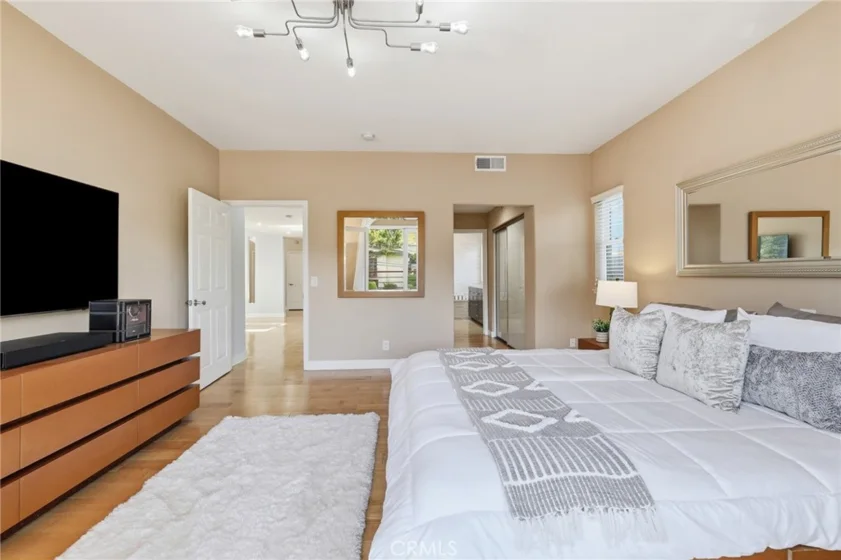 14271 Dickens Street #201 photo 25