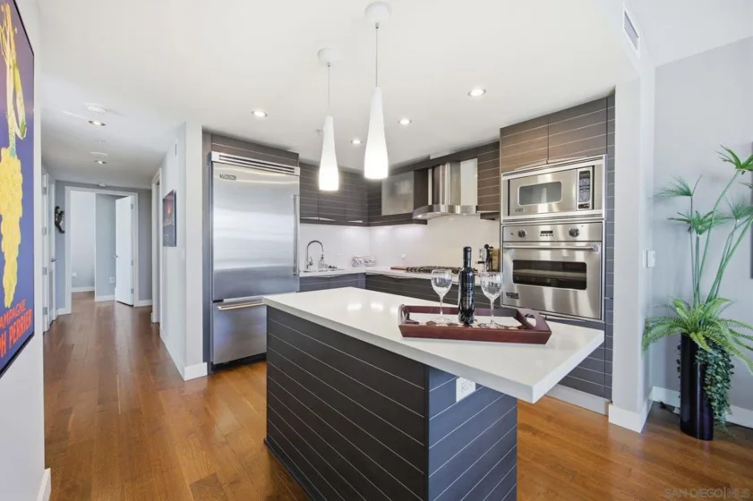 1325 Pacific Hwy #1305 photo 5