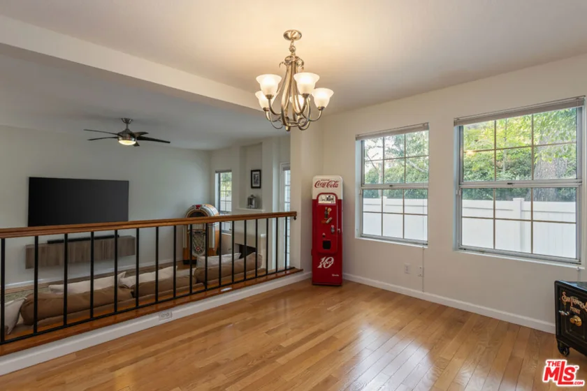 20950 Oxnard Street #10 photo 8