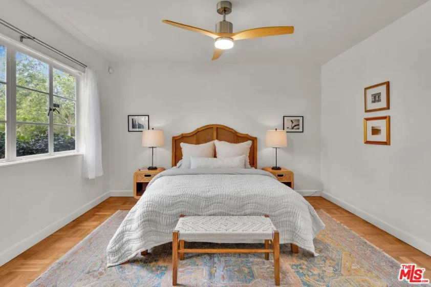 5226 Village Green photo 15