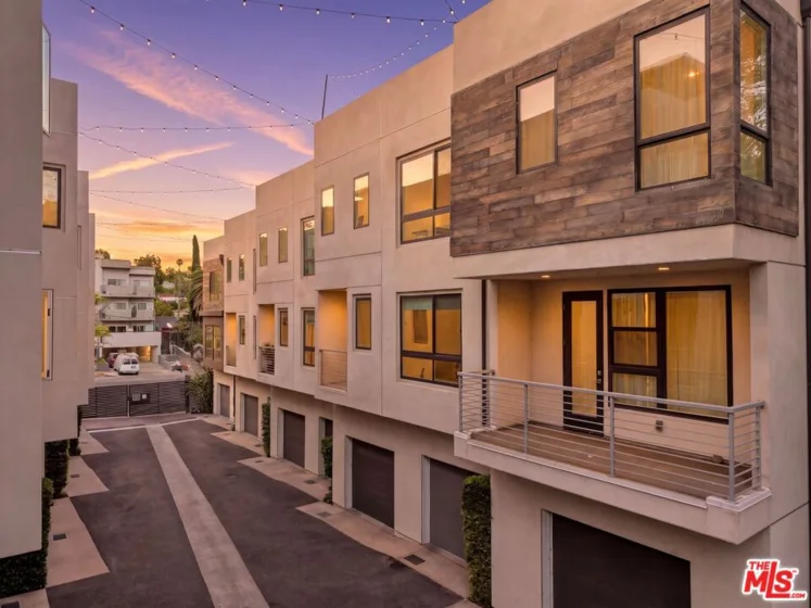 2111 N Cahuenga Boulevard #11 photo 2