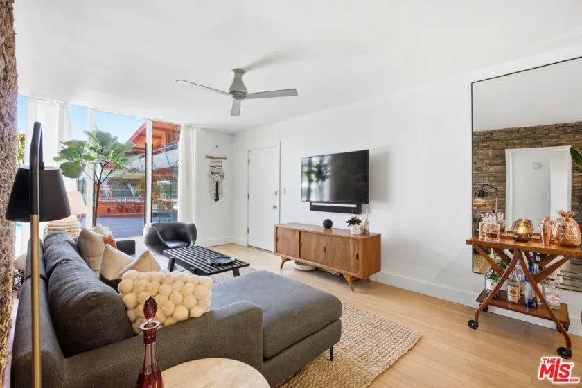 1400 N Hayworth Avenue #2 photo 4
