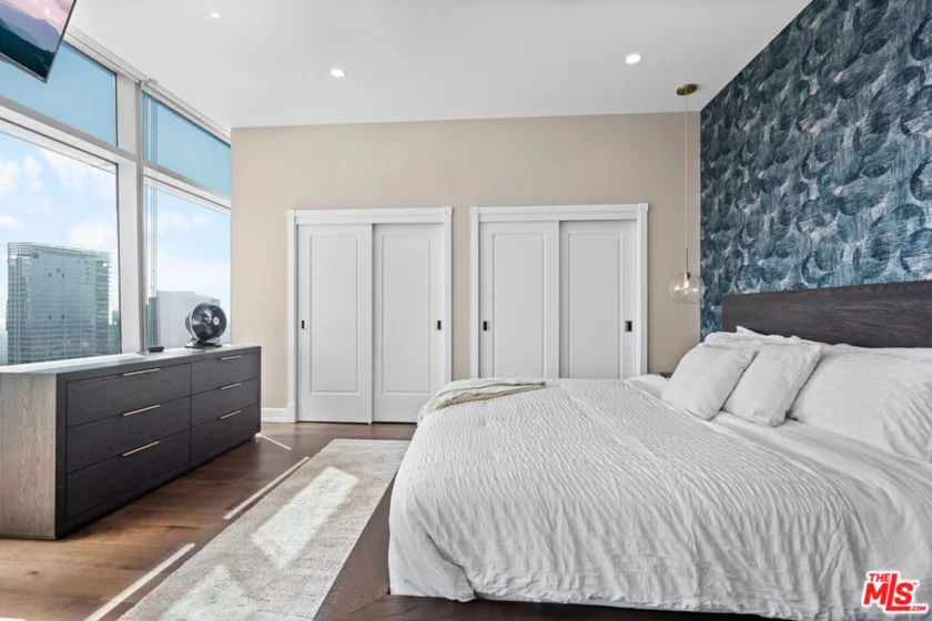900 W Olympic Boulevard #32G photo 17