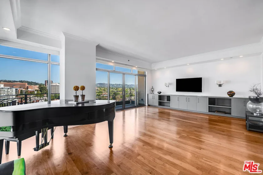 10800 Wilshire Boulevard #1101 photo 8