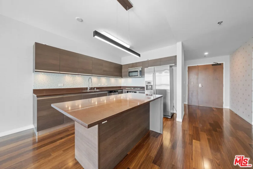 3785 Wilshire Boulevard #1709 photo 32