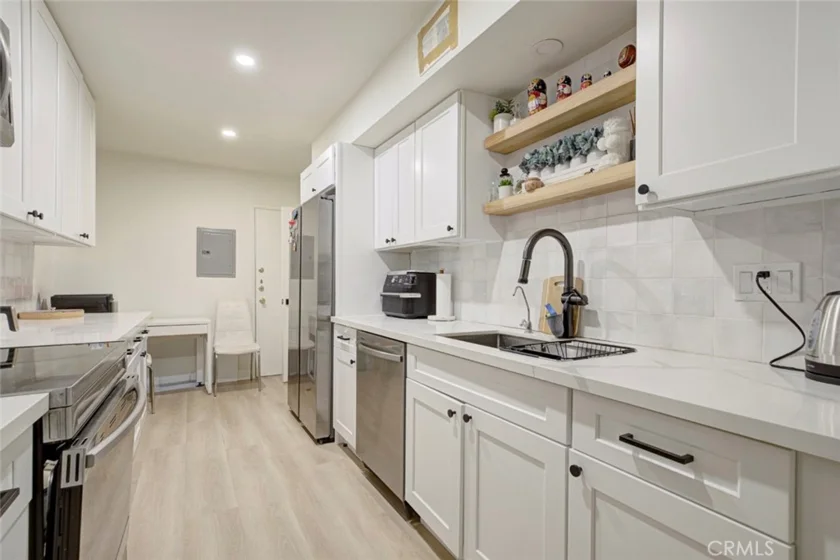 5411 Tyrone Avenue #203 photo 11