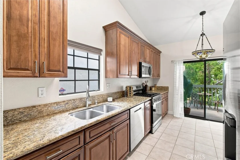 2538 W Macarthur Boulevard ##J photo 27