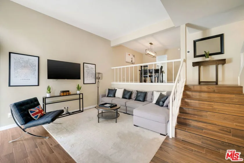 13835 Riverside Drive photo 1