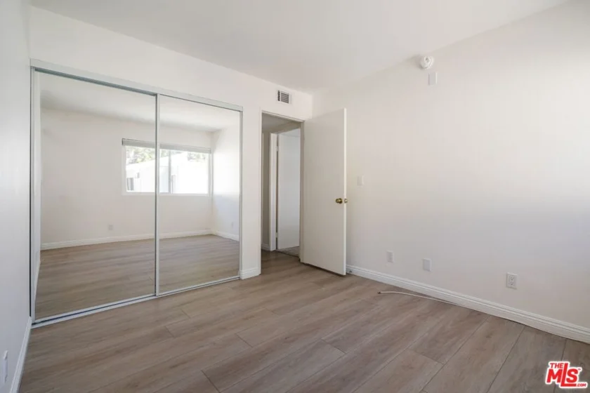22125 Burbank Boulevard #7 photo 11