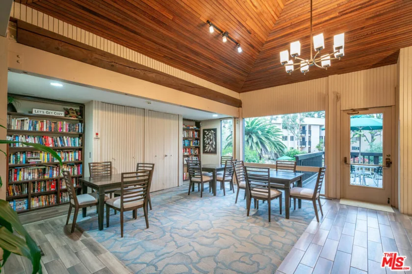 8105 Raintree Circle photo 14