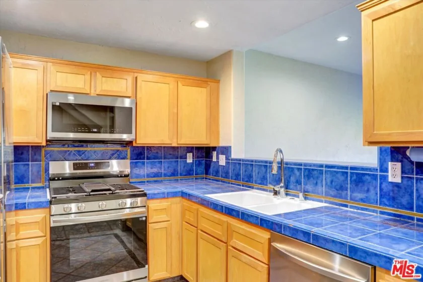 630 E Walnut Street photo 11