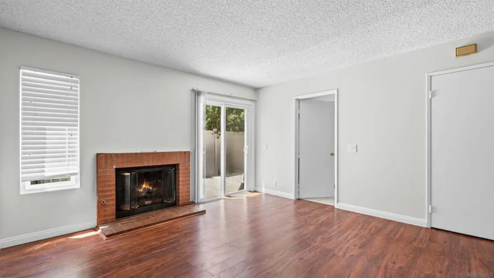 1629 Manzana Way photo 4