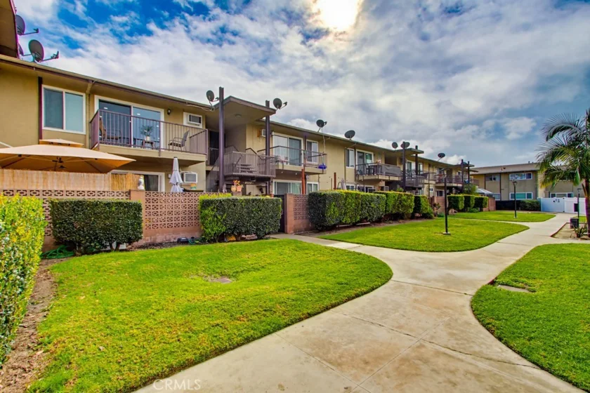 1860 W Glenoaks #L photo 33