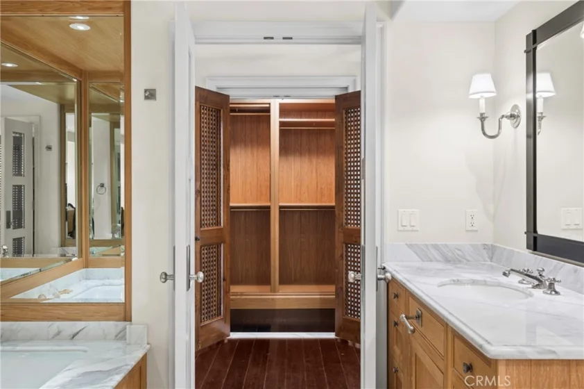 1030 Bayside Cove #702 photo 26