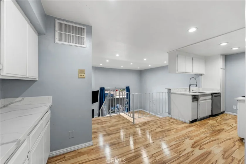 5500 Lindley #106 photo 5