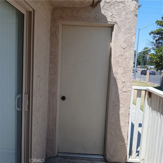 2449 West Acacia Avenue photo 2