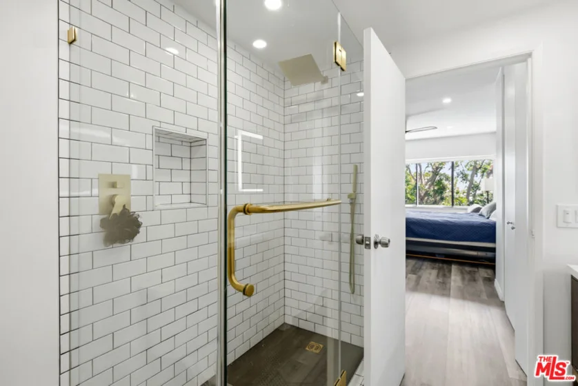 7135 Hollywood Boulevard #206 photo 14