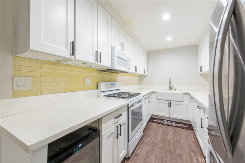 497 S El Molino Avenue #205 photo 11