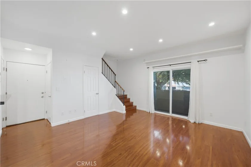 1554 N Hobart #2 photo 7