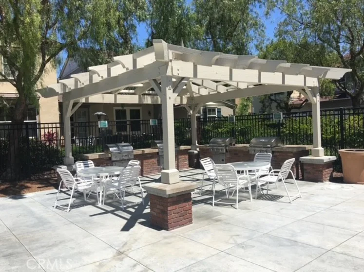 284 Tustin Field Drive photo 3