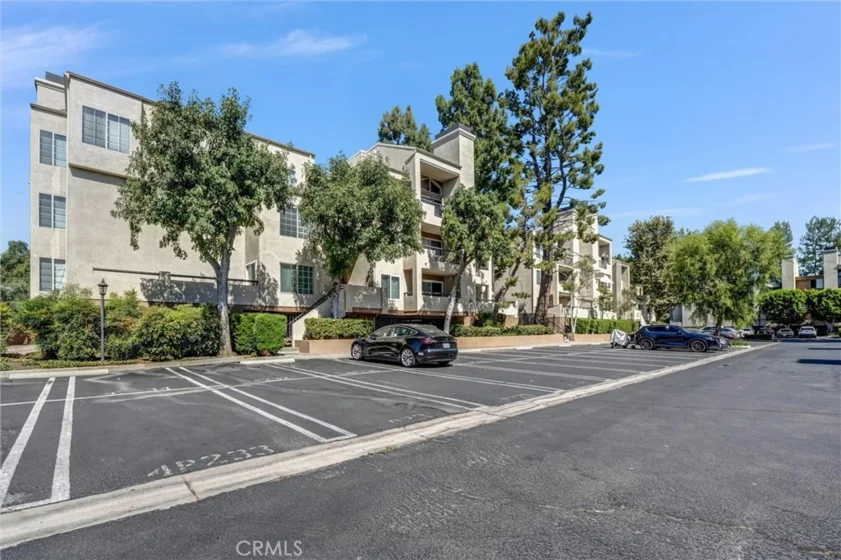 5500 Owensmouth Avenue #122 photo 2