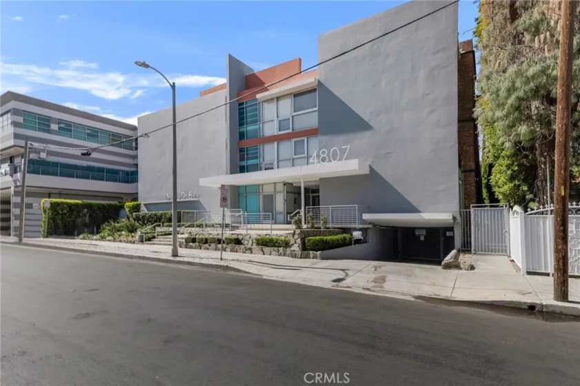 4807 Woodley Avenue #208 photo 33