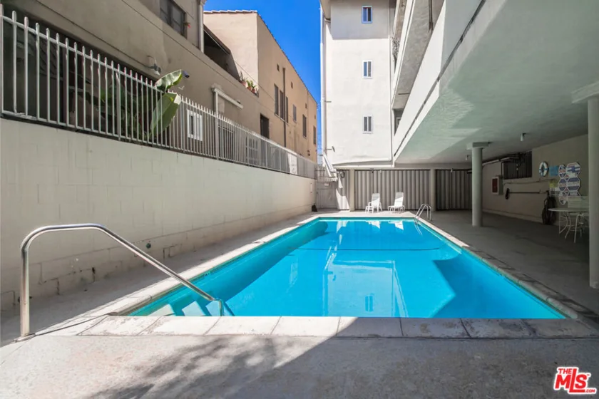 525 N Sycamore Avenue #301 photo 20