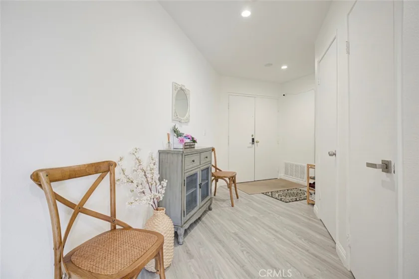 1037 N Vista photo 6