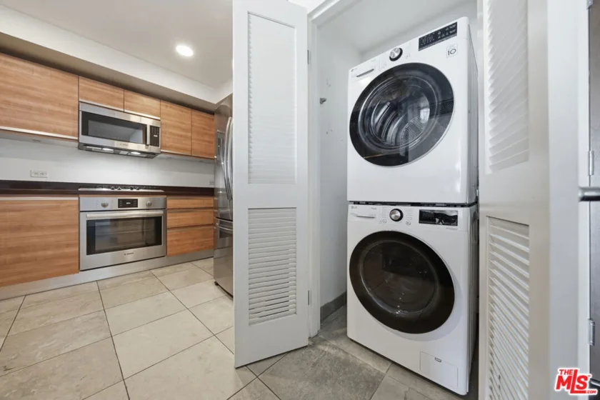 3785 Wilshire Boulevard #1607 photo 21