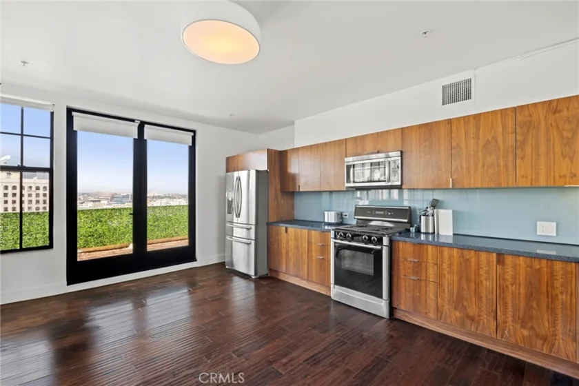 746 S Los Angeles photo 30