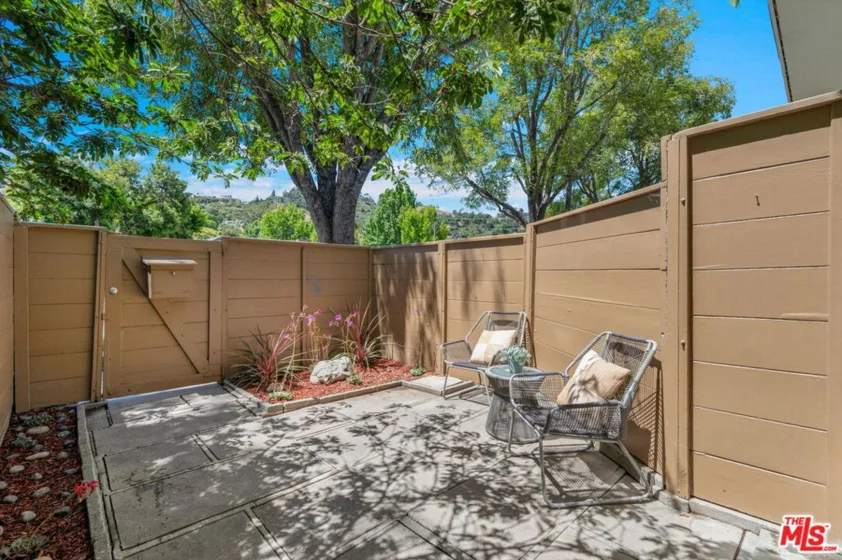 5516 Village Green photo 26