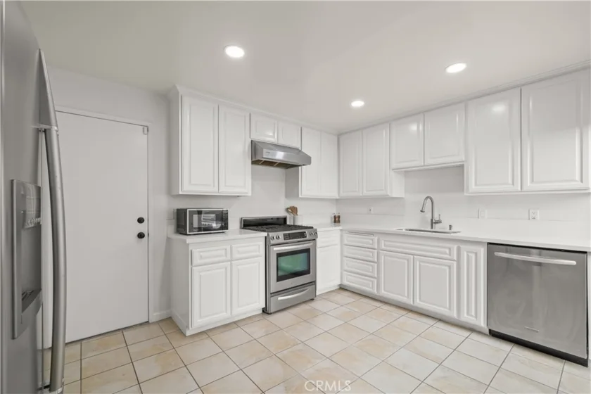 308 1/2 Commonwealth Avenue photo 8