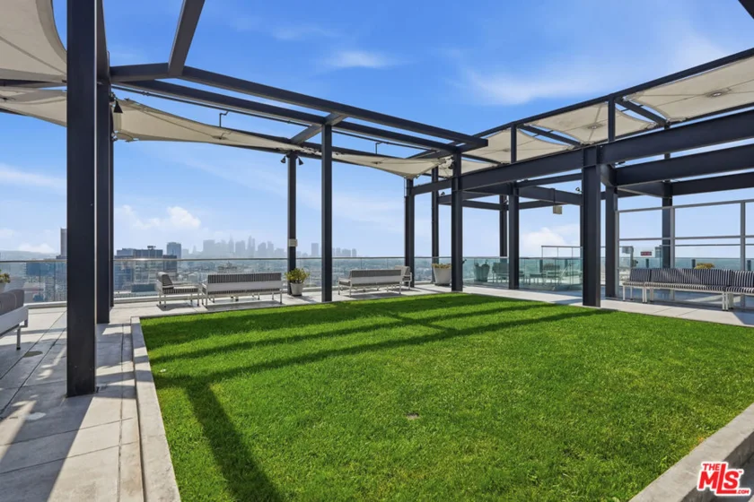 3810 Wilshire Boulevard #1609 photo 17