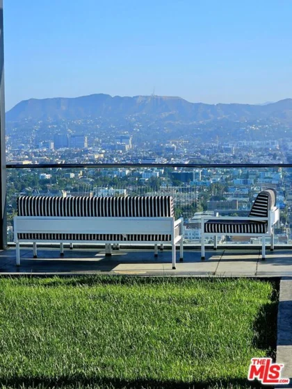 3810 Wilshire Boulevard #1801 photo 37