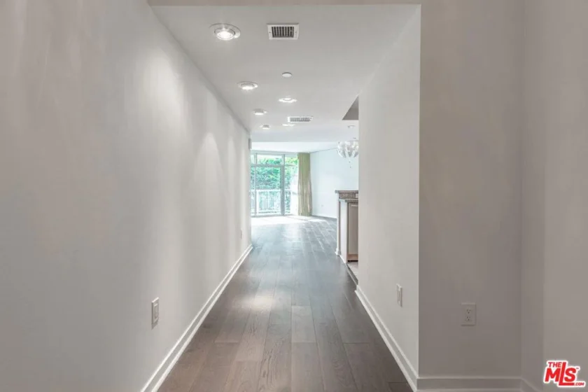 13650 Marina Pointe Drive #404 photo 5