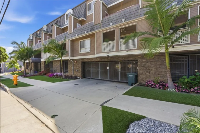 1355 Loma Avenue #310 photo 3