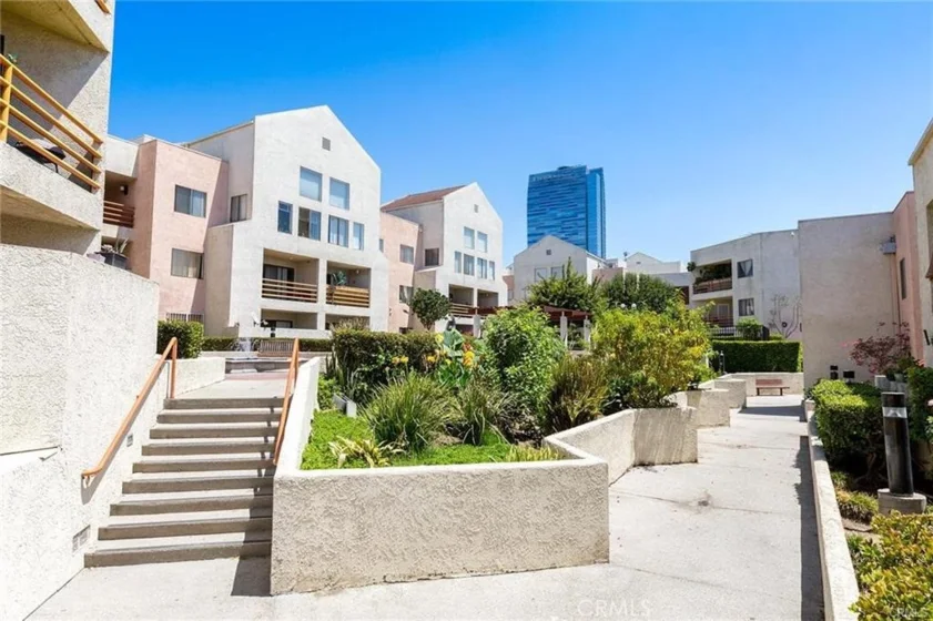1118 Valencia Street #322 photo 1