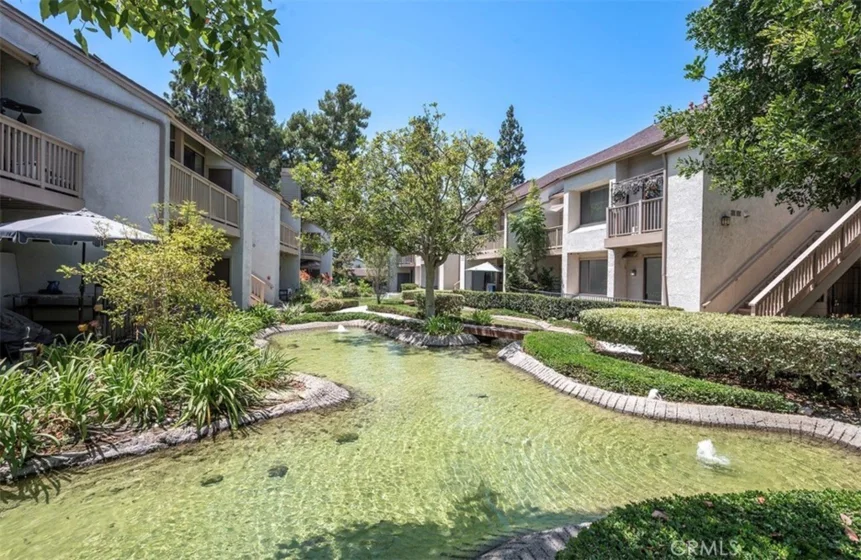 10530 N Lakeside Drive #G photo 4