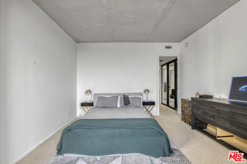 10433 Wilshire Boulevard #808 photo 12