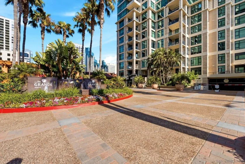 1199 Pacific Highway #3401 photo 40