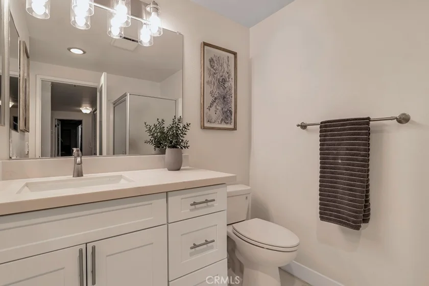 17914 Magnolia Boulevard #121 photo 22