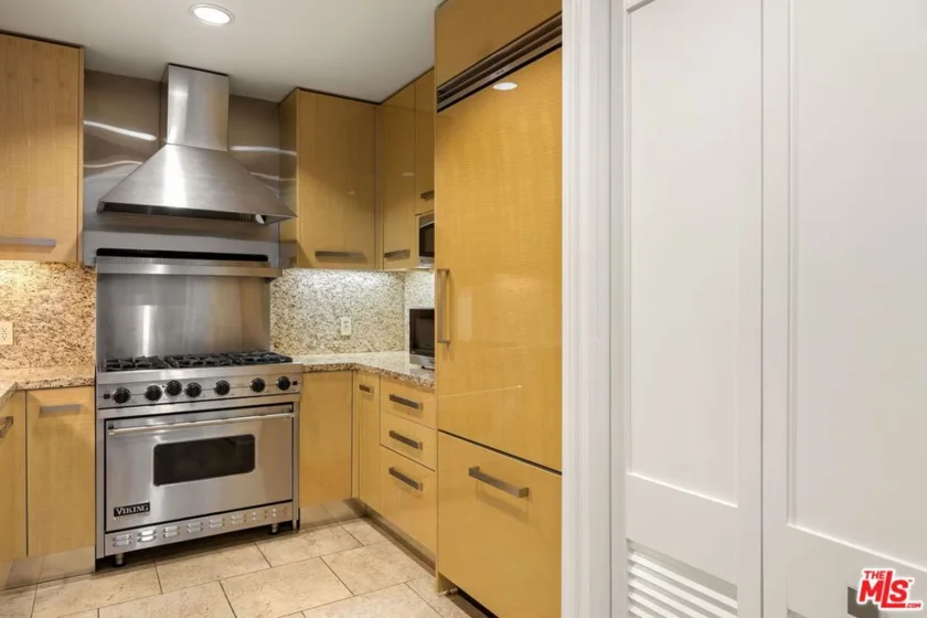 447 N Doheny Drive #305 photo 5
