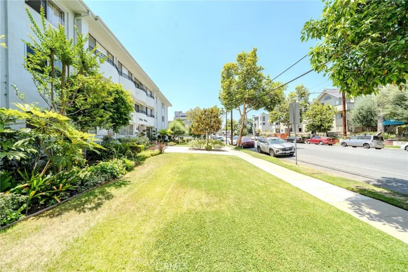 972 E California #202 photo 25