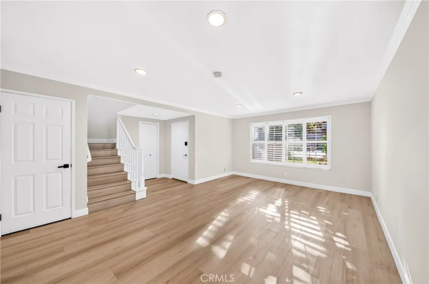 4657 Larwin photo 4