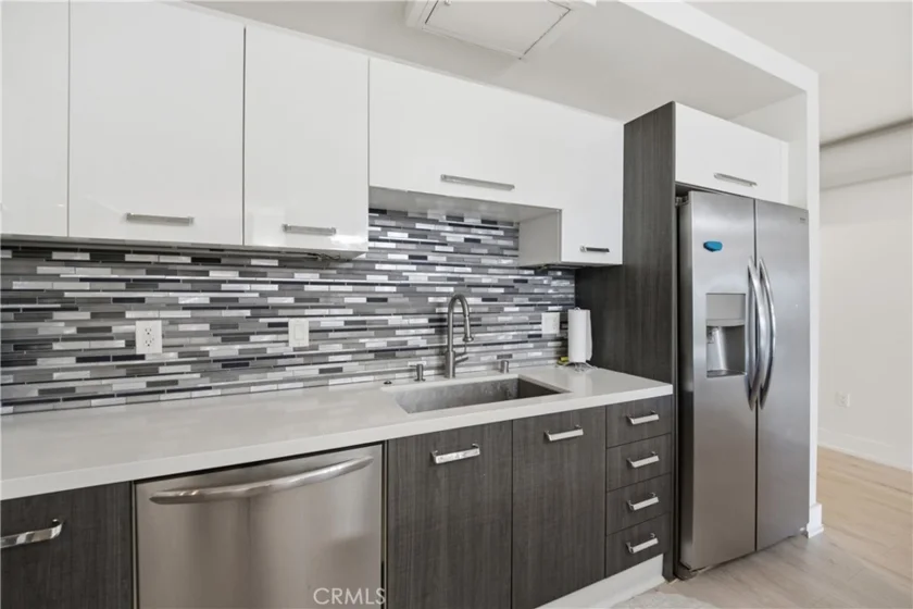 433 Pine Avenue #201 photo 3